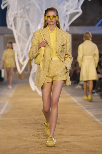 Look 13